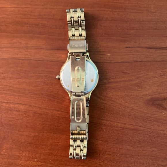 Seiko women’s gold watch with time and date. - Picture 4 of 5